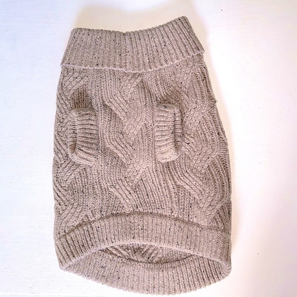 NWT Banana Republic Wool Fisherman Cable-Knit Sweater Color Taupe Dogs sz Large - Picture 7 of 9